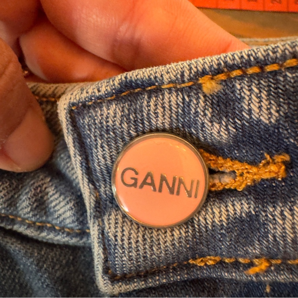 GANNI Beksi Straight Leg Jeans Pink Button Slit Hem Organic Denim 27 NWT - Picture 5 of 8